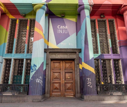 Fachada principal de la Casa INJU.